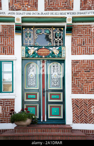 Ornano la porta di ingresso, dettaglio, vecchia casa colonica, Neuenfelde, Altes Land area, Harburg district, Amburgo, Germania, Europa Foto Stock