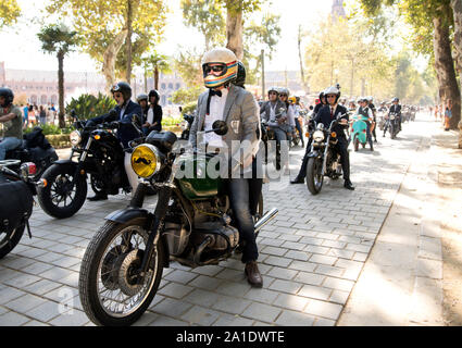 Siviglia, in Andalusia, Spagna - Distinguished Gentleman's Ride. Foto Stock