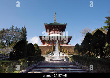 Il popolo giapponese e straniero Traveler visitare a piedi e pregando in Daitou o Grande pagoda di Naritasan Shinshoji Tempio a Prefettura di Chiba a marzo Foto Stock