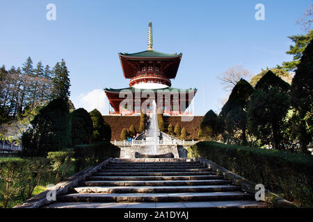 Il popolo giapponese e straniero Traveler visitare a piedi e pregando in Daitou o Grande pagoda di Naritasan Shinshoji Tempio a Prefettura di Chiba a marzo Foto Stock