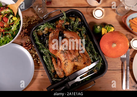 Cena di ringraziamento sul tavolo a casa Foto Stock