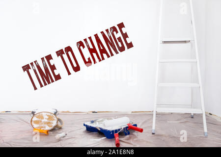 Tempo di cambiare, miglioramento e alterazione a casa e la proprietà, testo in inglese Foto Stock