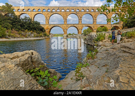 REMOULINS, Francia, 20 settembre 2019 : Il Pont du Gard, il più alto acquedotto romano ponte, e uno dei più conservati, fu costruito nel 1° centu Foto Stock