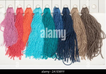 Filo filato di campioni di carta a colori Foto Stock