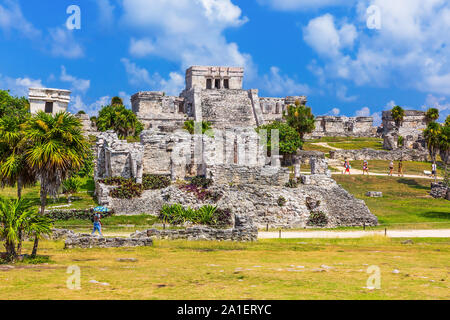 Tulum, Messico. El Castillo (Castello) la città maya di Tulum tempio principale. Foto Stock