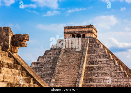 Chichen Itza, Messico. Tempio di Kukulcan, noto anche come El Castillo. Foto Stock