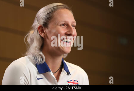 Gran Bretagna Holly Bradshaw pone per fotografie durante una sessione multimediale al Movenpick Hotel West Bay davanti al 2019 IAAF mondiale di atletica che si svolge a Doha, in Qatar. Foto Stock