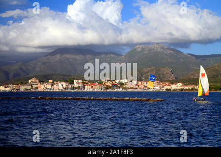 La città di Saint-Florent in Corsica, Francia Foto Stock