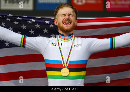 Harrogate, Regno Unito. Il 26 settembre 2019. Quinn Simmons degli USA prende oro con un tempo di 3:38:04 nel 2019 UCI Road World Championships Mens Junior la gara su strada. Settembre 26, 2019 Dan-Cooke credito/Alamy Live News Foto Stock