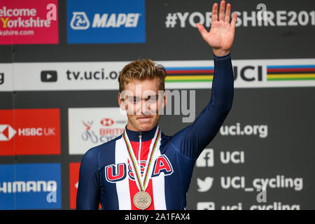 Harrogate, Regno Unito. Il 26 settembre 2019. Magnus Sheffield degli USA prende il Bronzo con il tempo di 3:39,37 nel 2019 UCI Road World Championships Mens Junior la gara su strada. Settembre 26, 2019 Dan-Cooke credito/Alamy Live News Foto Stock