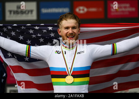 Harrogate, Regno Unito. Il 26 settembre 2019. Quinn Simmons degli USA prende oro con un tempo di 3:38:04 nel 2019 UCI Road World Championships Mens Junior la gara su strada. Settembre 26, 2019 Dan-Cooke credito/Alamy Live News Foto Stock