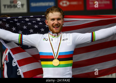 Harrogate, Regno Unito. Il 26 settembre 2019. Quinn Simmons degli USA prende oro con un tempo di 3:38:04 nel 2019 UCI Road World Championships Mens Junior la gara su strada. Settembre 26, 2019 Dan-Cooke credito/Alamy Live News Foto Stock