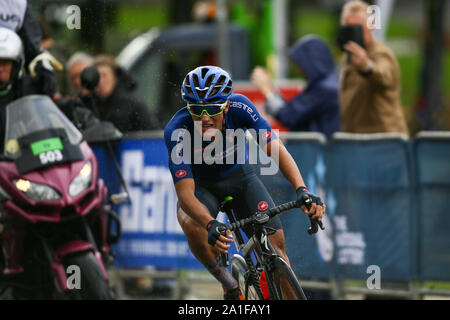 Harrogate, Regno Unito. Il 26 settembre 2019. Alessio Martinelli dell'Italia il suo penultimo giro prima che egli ha preso la medaglia d argento con un tempo di 3:39:00 nel 2019 UCI Road World Championships Mens Junior la gara su strada. Settembre 26, 2019 Dan-Cooke credito/Alamy Live News Foto Stock