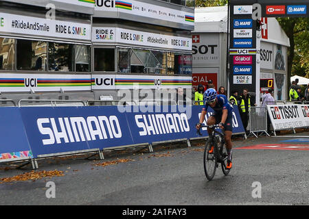 Harrogate, Regno Unito. Il 26 settembre 2019. Alessio Martinelli di Italia prende d'argento con un tempo di 3:39:00 2019 UCI Road World Championships Mens Junior la gara su strada. Settembre 26, 2019 Dan-Cooke credito/Alamy Live News Foto Stock