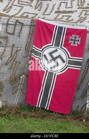 Accampamento tedesco tenda e il terzo Reich Bandiera di Battaglia, die Reichskriegsflagge Foto Stock