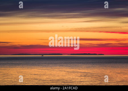 Una lobster boat capi sulla Baia di Fundy a sunrise questa mattina. Nikon Z 7, FTZ adattatore Obiettivo NIKKOR con 70-200mm f/4 @ 170mm, f/4, ISO 64, 1/8 Foto Stock