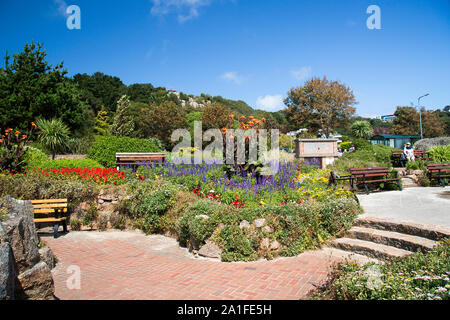 La colorata Winston Churchill Memorial Gardens at St Brelades, Jersey, Isole del Canale Foto Stock