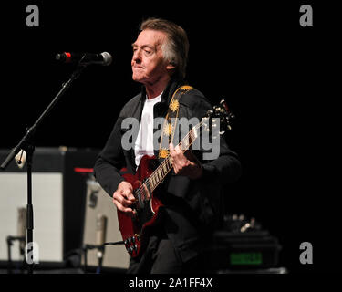 Fort Lauderdale FL, Stati Uniti d'America. Xxv Sep, 2019. Joey Mollandperforms durante esso era di cinquanta anni fa oggi un omaggio ai Beatles' Album Bianco al centro Broward il 25 settembre 2019 a Fort Lauderdale, Florida. Credito: Mpi04/media/punzone Alamy Live News Foto Stock