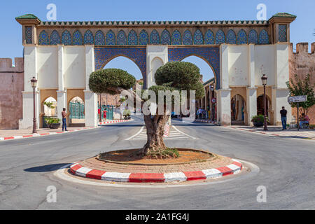 Bab Moulay Ismaïl è una delle porte della città di Meknes, Marocco nord africa. Risale al 17 ° secolo Foto Stock