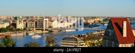 Il ponte Elisabetta (Erzsebet Hid) sul fiume Danubio. Budapest, Ungheria Foto Stock