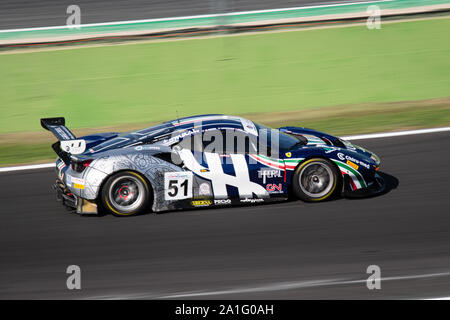 Circuito di Vallelunga, in Italia il 14 settembre 2019. Per tutta la lunghezza delle corse Ferrari 488 evo racing car in azione durante la gara di moto sfocata sullo sfondo Foto Stock