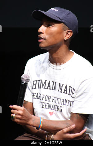 Brooklyn, NY, STATI UNITI D'AMERICA. 26 Sep, 2019. Pharrell Williams presso il cittadino globale conferenza stampa annunciando la loro campagna 2020, Obiettivo globale Live: l'utopia possibile presso San AnnÕs Warehouse di Brooklyn, a New York City il 26 settembre 2019 Credit: Walik Goshom/media/punzone Alamy Live News Foto Stock