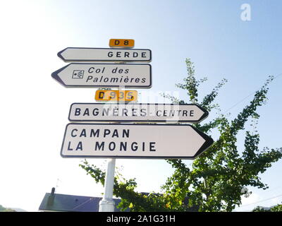 Dal 1990 Campan ha rilanciato la tradizione del XIXè per stendere lungo le strade, case di bambole per dare l'illusione della presenza umana nel villaggio Foto Stock