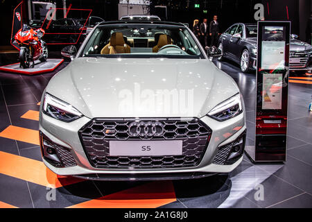 Francoforte, Germania, Sep 10, 2019: Audi S5 coupe a IAA, B9, la trazione di tutte le ruote vettura costruita da Audi Foto Stock