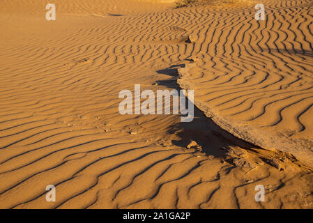 Sanddunes e modelli di desert nel sud del Marocco Foto Stock