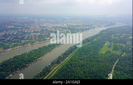 Belgrado, Serbia -17 Giu 2019- antenna vista orizzontale dell'area di Belgrado, la capitale della Serbia. Foto Stock