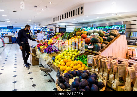 Frutta e verdura a sezione Selfridges Foodhall, London, Regno Unito Foto Stock