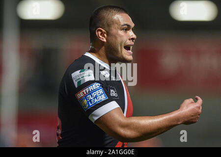 26 Settembre 2019 , AJ Bell Stadium, Salford, Inghilterra; Betfred Super League Rugby, Round Eliminator 2, Salford Red Devils vs Castleford Tigers ; Salford Red Devils Tui Lolohea dirige i compagni di squadra. Credito: Dean Williams/news immagini Foto Stock