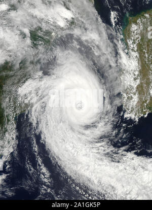 Ciclone tropicale Funso, Oceano Indiano, off costa del Mozambico, vicino al Madagascar, 26 gennaio 2012, dalla NASA/Jeff Schmaltz/DPA Foto Stock