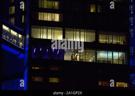 Gothenburg, Svezia. Xx Settembre, 2019. La Gothia Towers visto durante la notte a Göteborg. Credito: Karol Serewis SOPA/images/ZUMA filo/Alamy Live News Foto Stock