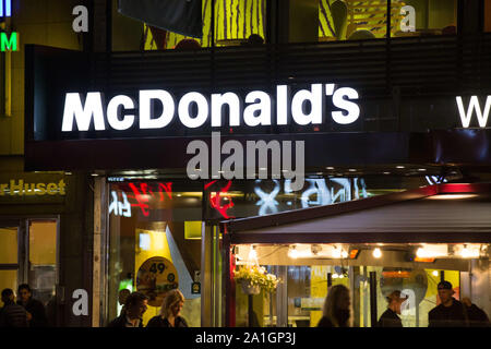 Gothenburg, Svezia. Xx Settembre, 2019. McDonald's logo che si vede a Kungsportavenyen a Göteborg. Credito: Karol Serewis SOPA/images/ZUMA filo/Alamy Live News Foto Stock