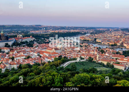 Petrin lookout tower a Praga Foto Stock