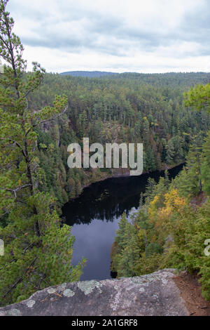 Barron Canyon Trail in Algonquin Park all'inizio autunno Foto Stock