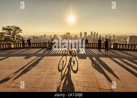 Montreal, CA - 21 Settembre 2019: Skyline di Montreal dal Belvedere Kondiaronk presso sunrise Foto Stock