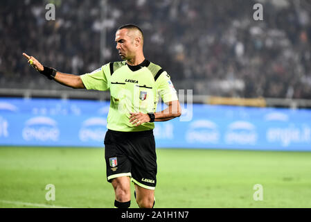 Torino, Italia. 26 Sep, 2019. Daniele Orsato durante la serie di una partita di calcio tra Torino FC e AC Milan. Torino FC ha vinto 2-1 su AC Milano presso lo Stadio Olimpico Grande Torino, Torino, Italia, 26 settembre 2019 (foto di Alberto Gandolfo/Pacific Stampa) Credito: Pacific Press Agency/Alamy Live News Foto Stock