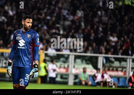 Torino, Italia. 26 Sep, 2019. Salvatore Sirigu di Torino FC in azione durante la serie di una partita di calcio tra Torino FC e AC Milan. Torino FC ha vinto 2-1 su AC Milano presso lo Stadio Olimpico Grande Torino, Torino, Italia, 26 settembre 2019 (foto di Alberto Gandolfo/Pacific Stampa) Credito: Pacific Press Agency/Alamy Live News Foto Stock