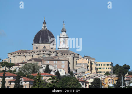 La basilica della Santa Casa o santuario della santa casa di Loreto (Italia un luogo di pellegrinaggio per i cattolici e gemellato con Lourdes Foto Stock