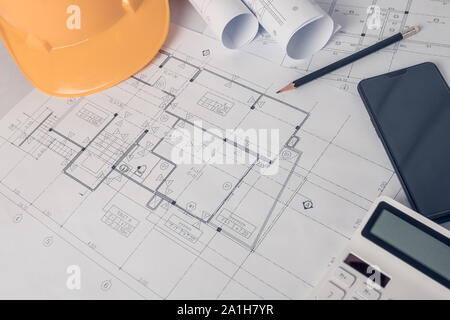 Architetto, ingegnere concetto, rappresenta lo stile di lavoro di architetti, ingegneri con disegni di costruzione Foto Stock