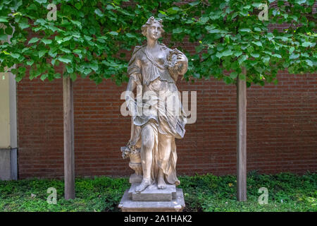 Statua di marmo al tabellone per le affissioni Museo Willet-Holthuysen a Amsterdam Paesi Bassi 2019 Foto Stock