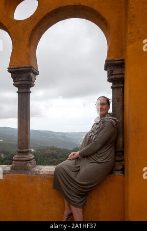Visitatore femmina a Palacio da Pena di Sintra, Portogallo Foto Stock