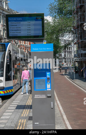 La fermata del tram in Marnixstraat Street a Amsterdam Paesi Bassi 2019 Foto Stock