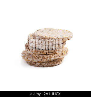 Riso soffiato pane isolati su sfondo bianco. Dieta Pane di riso. Foto Stock
