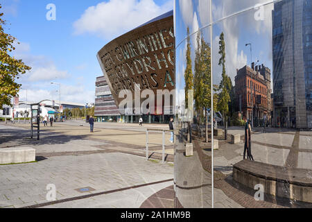Il Wales Millennium Centre, Roald Dahl Plass, Baia di Cardiff, Galles del Sud Foto Stock