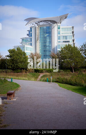 St David's Hotel fotografata da zone umide, la Baia di Cardiff, Galles del Sud Foto Stock