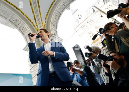 Vienna, Austria. 27th Settembre 2019. Inizio dell'offensiva finale con Sebastian Kurz, primo candidato del nuovo Partito popolare austriaco per l'elezione del Consiglio Nazionale 2019 a Lichtenfeldgasse 7 nel 1st° distretto di Vienna il 27 settembre 2019. Credit: Franz PERC / Alamy Live News Foto Stock