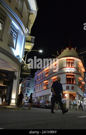 La patata fampus edificio con la sua spettacolare architettura in Chinatown, Singapore Foto Stock